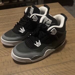 Jordan 4s size 5.5y or 7 woman’s